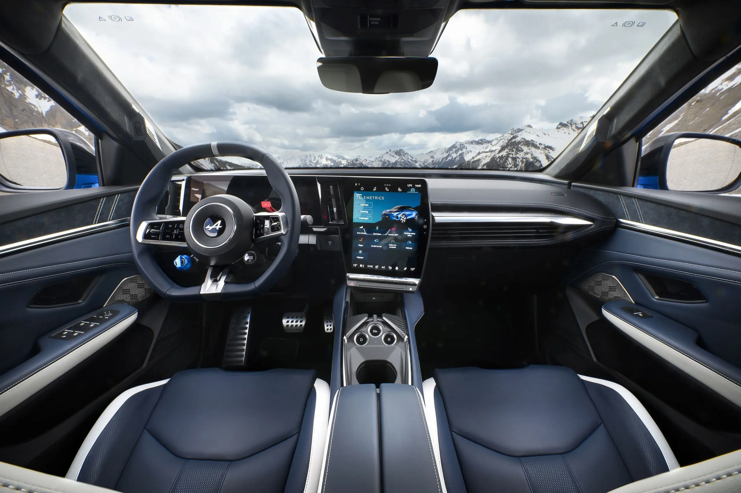 Alpine A390 (2025): Frankreichs Antwort auf den Cayman GT4 – oder warum Rennstreckenblut auch auf der Straße süchtig macht 1 Alpine A390 (2025) Cockpit